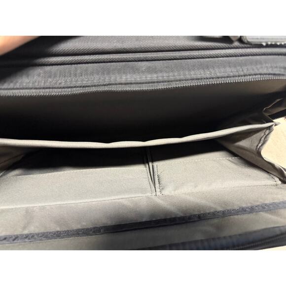 Samsonite Laptop Bag Briefcase 16” Black Soft Case Expandable Travel Work Bag - Picture 13 of 16